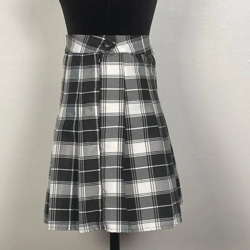 Classic Black & White Pleated Plaid Mini Skirt - Picture 3 of 4